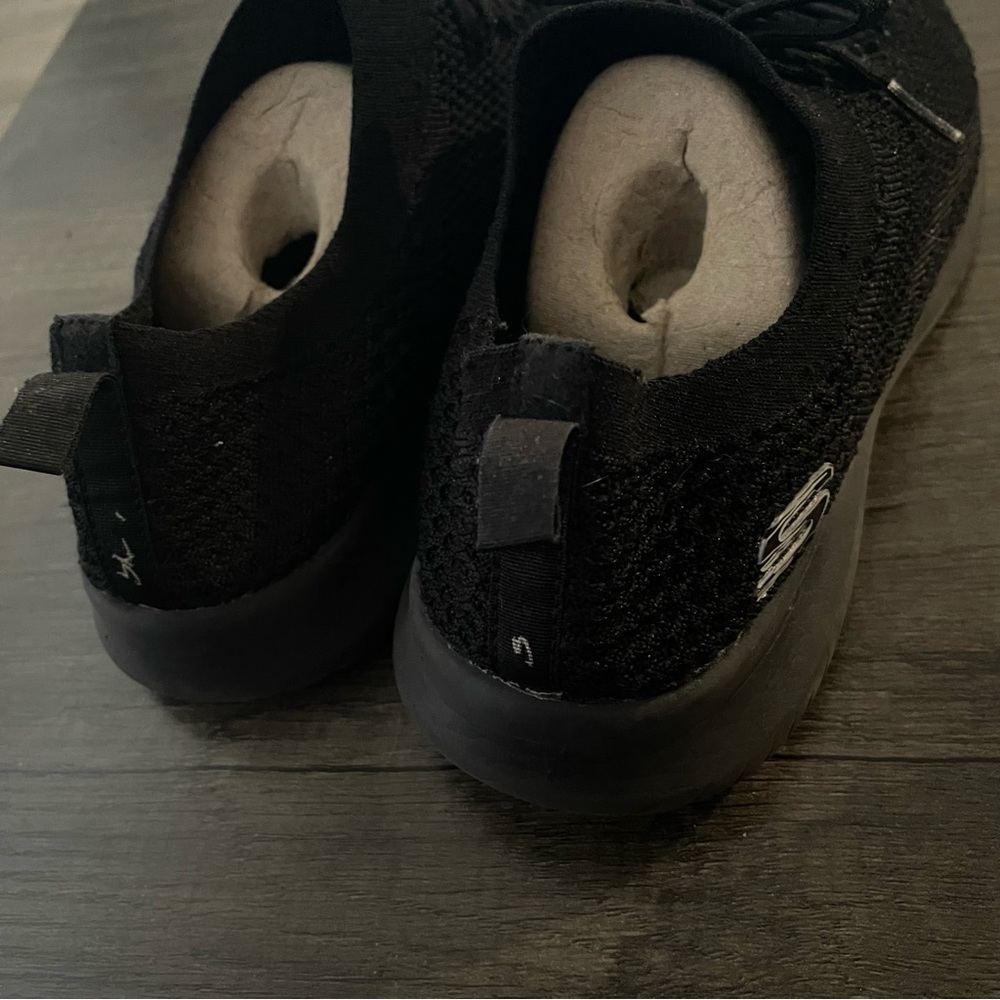 π€ SKETCHERS MEMORY FOAM SNEAKERS π€ - Picture 2 of 3